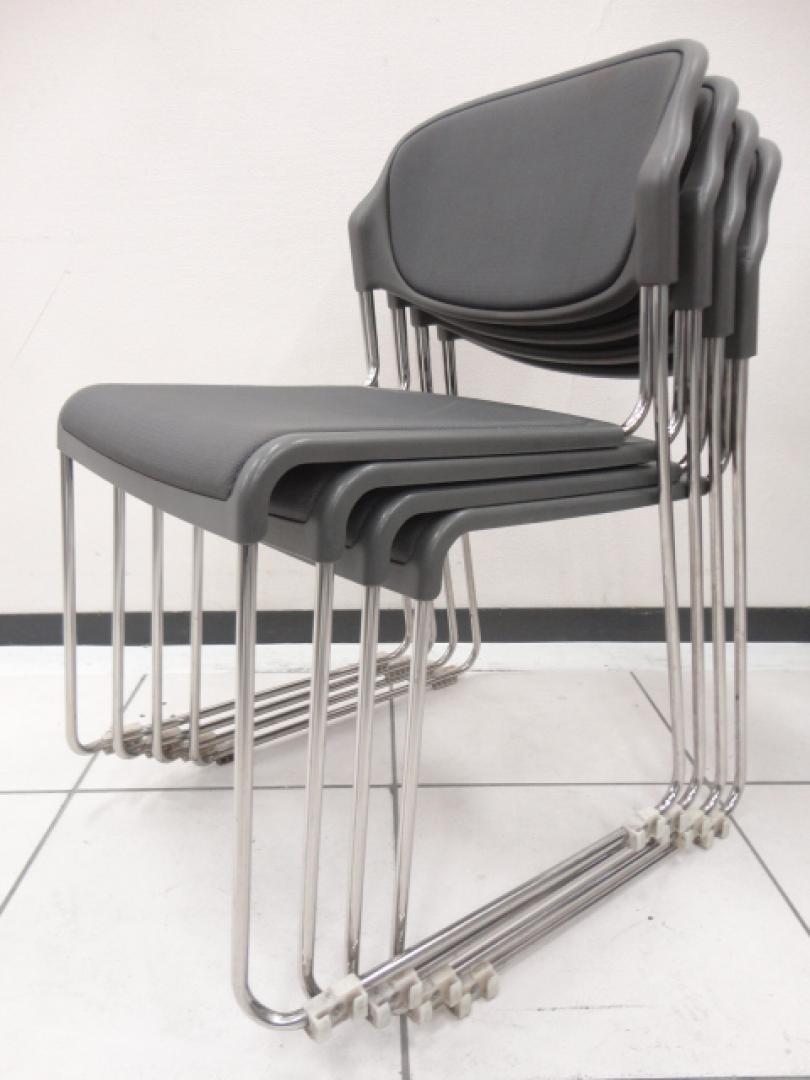【4脚セット】中古スタッキングチェア｜グレー
                        
                                    中古
            