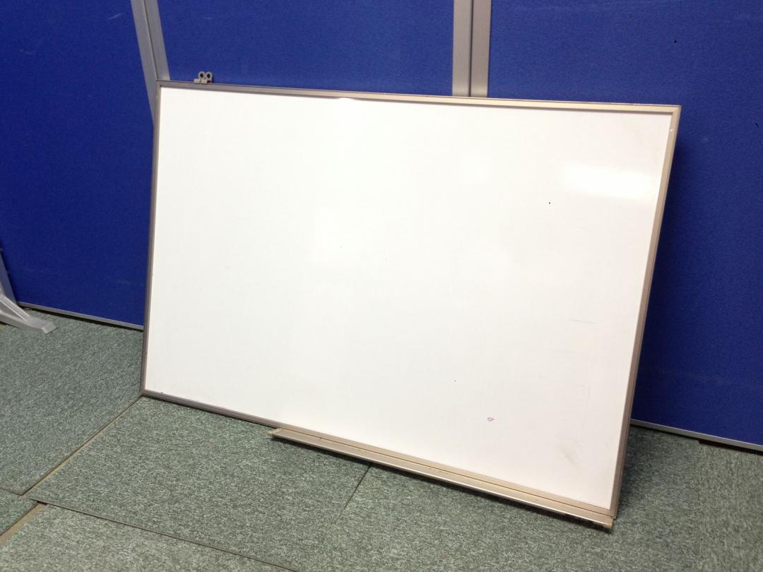 壁掛けタイプ｜無地｜W900｜粉受け付｜
                        馬印製（ホワイトボードメーカー）
                                    中古
            