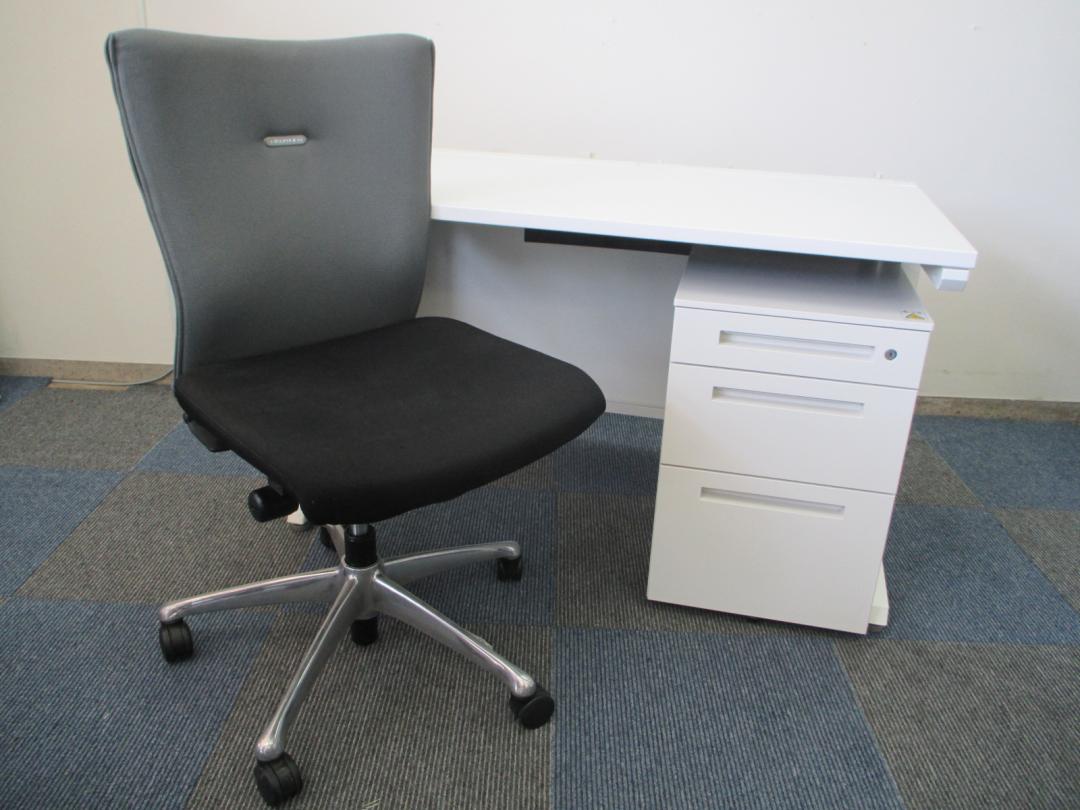 【3点セット】【平机＋3段ワゴン＋OAチェア】デスク＆チェア：オカムラ製/ワゴン：イトーキ製【綺麗なホワイト色】【中古　事務机　デスク　サイドワ
                        デスク：ADVANCE（アドバンス）シリーズ/ワゴン：イトーキ製　ＣＺＲシリーズ /チェア：オカムラ製　Feegoチェア
                                    中古
            