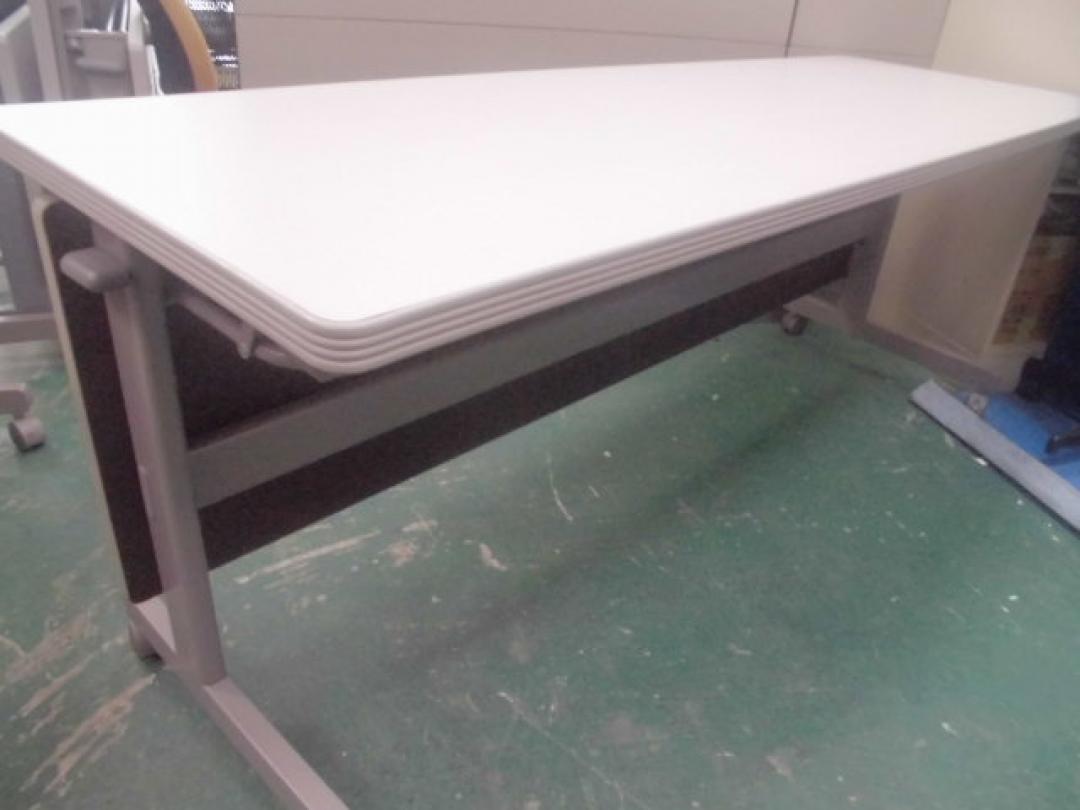 サイドスタックテーブル/イトーキ製/w1800/d600/会議に最適な大きさ
                        THFシリーズ
                                    中古
            