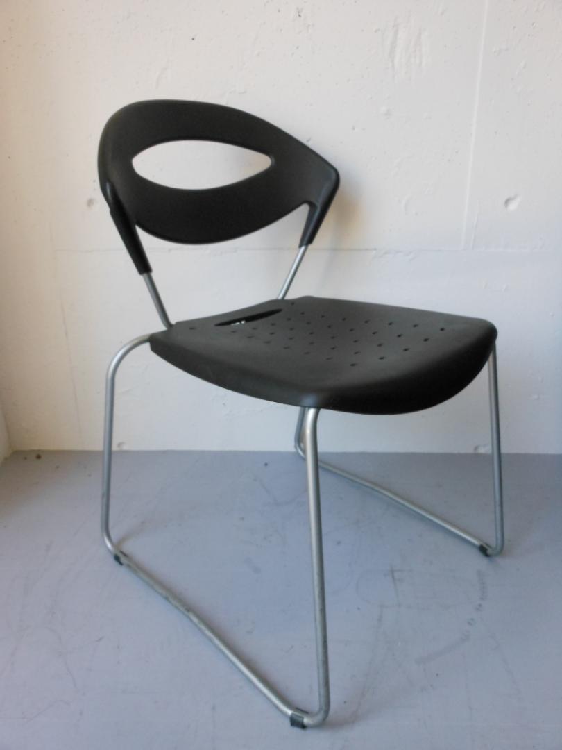 ｜イタリア製 スタッキングチェア｜デザイン性の高い逸品です。
                        
                                    中古
            