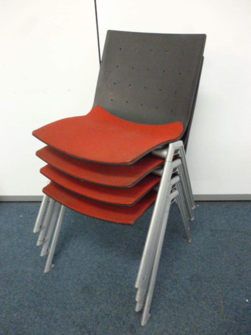 【ウチダ製】【４脚セット】【スタッキングチェア】【レッド】
                        
                                    中古
            