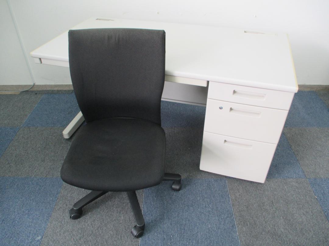 デスク：コクヨ製 BSシリーズ/チェア：コクヨ製　トレンザチェア 
【セット商品】【片袖＋肘なしＯＡチェア】お得な2点セット！【中古　事務机　デスク　OAチェア】
                        デスク：コクヨ製 BSシリーズ/チェア：コクヨ製　トレンザチェア
                                    中古
            