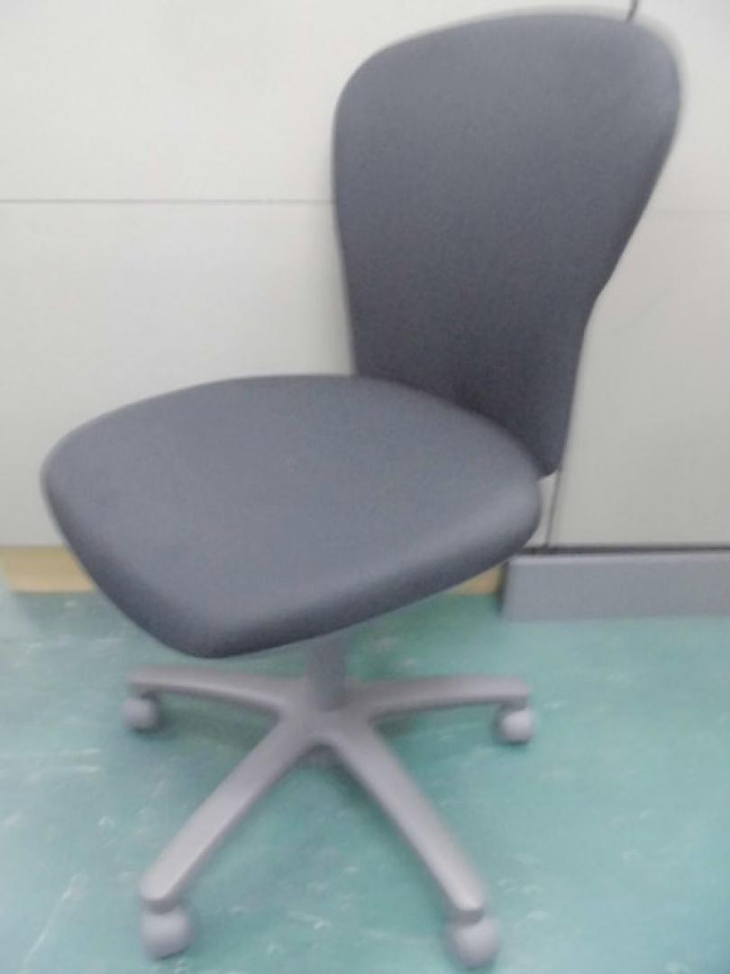 OAチェア/レグノシリーズ/コクヨ製/カラーはブラック/抜群の座り心地
                        レグノシリーズ
                                    中古
            