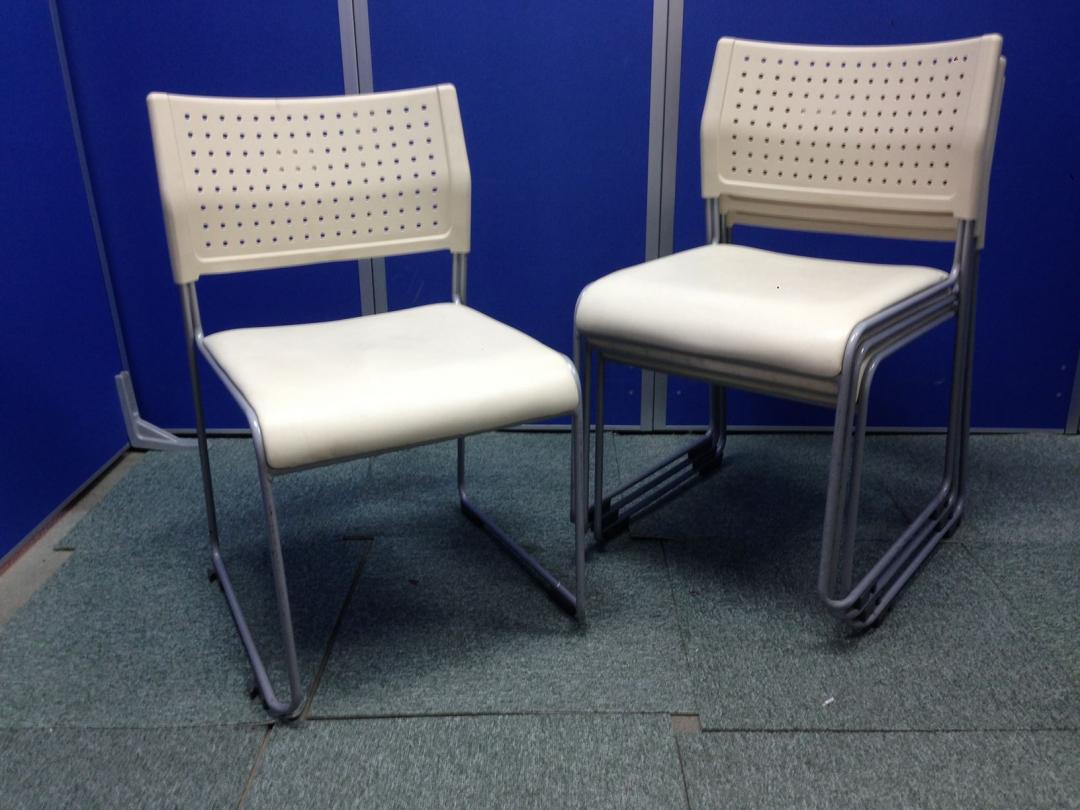 【4脚セット価格】座：ビニール地　背：樹脂｜座面がビニールため、クリーニング・掃除が簡単!!【セット商品】
                        ライタス
                                    中古
            