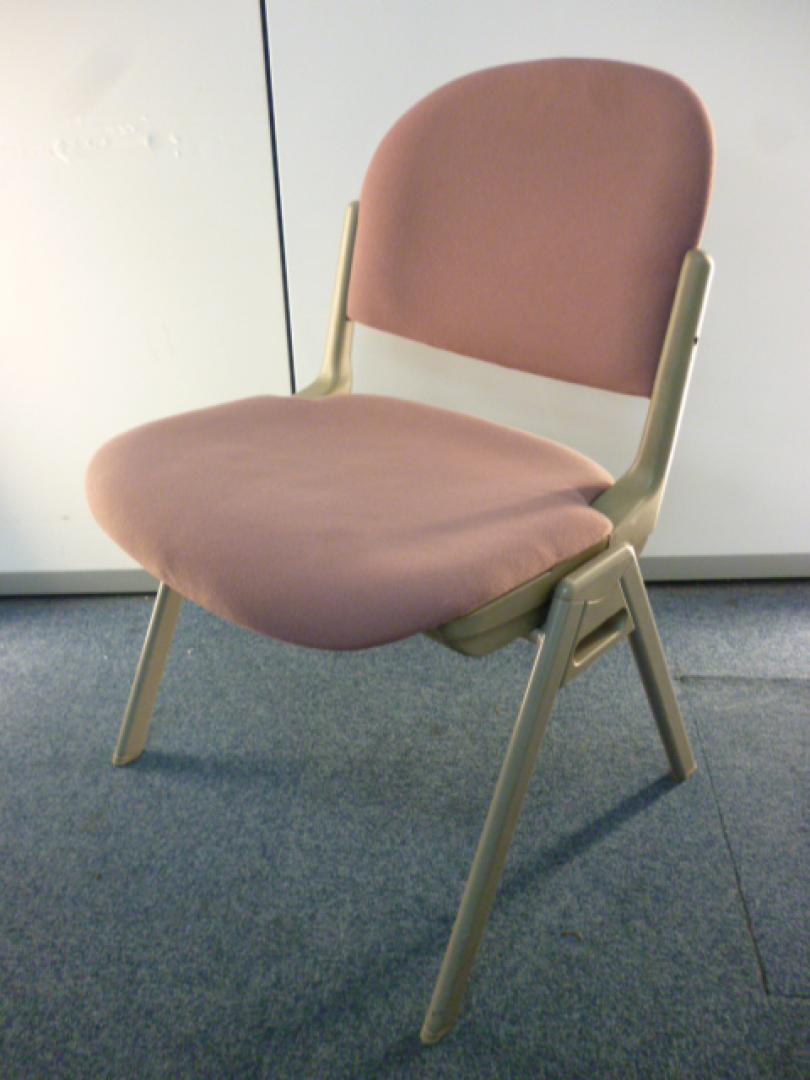【オカムラ製】【スタッキングチェア】【ピンク】
                        
                                    中古
            