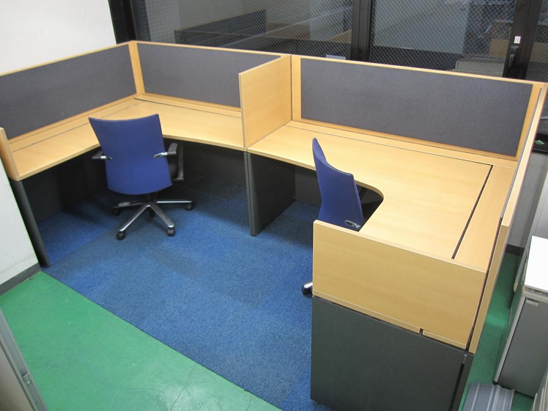 【希少！パネル付き！イタリア製！】L型デスク２台　幅3360cm×168cm 　＆肘付きチェア２脚セット【セット商品】【高級チェア
                        fantoni　ファントーニ＆コクヨ　カノス（チェア）
                                    中古
            