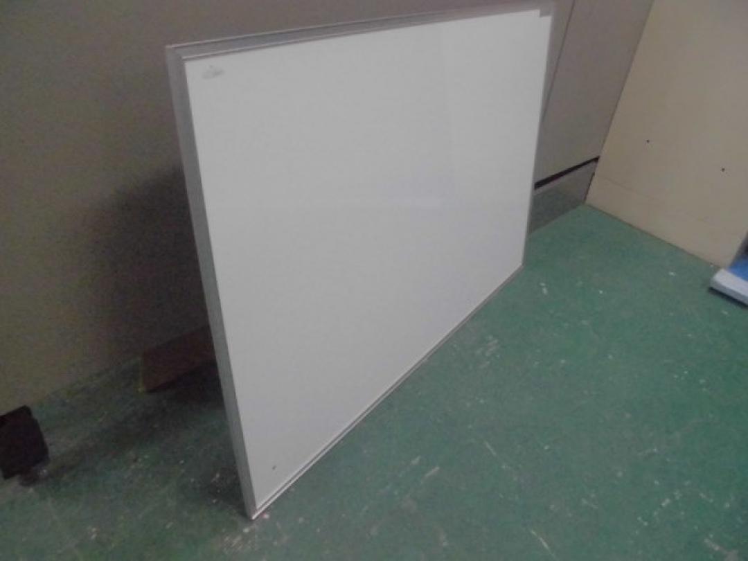 ホワイトボード/国内メーカー/w900
                        
                                    中古
            