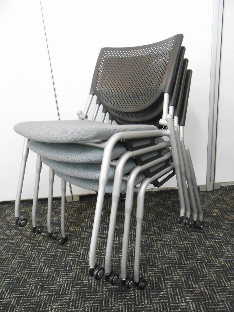 ■オカムラ製■キャスター付ミーティングチェア■４脚セット
                        
                                    中古
            