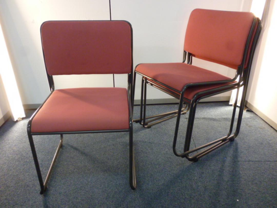 【ライオン製】【スタッキングチェア】【レッド】【４脚セット】
                        
                                    中古
            