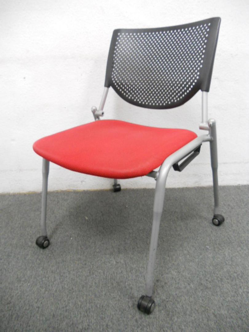■スタッキングチェア（キャスター付）　■レッド　■プロスタックシリーズ　■オカムラ okamura 岡村製作所
                        プロスタック
                                    中古
            