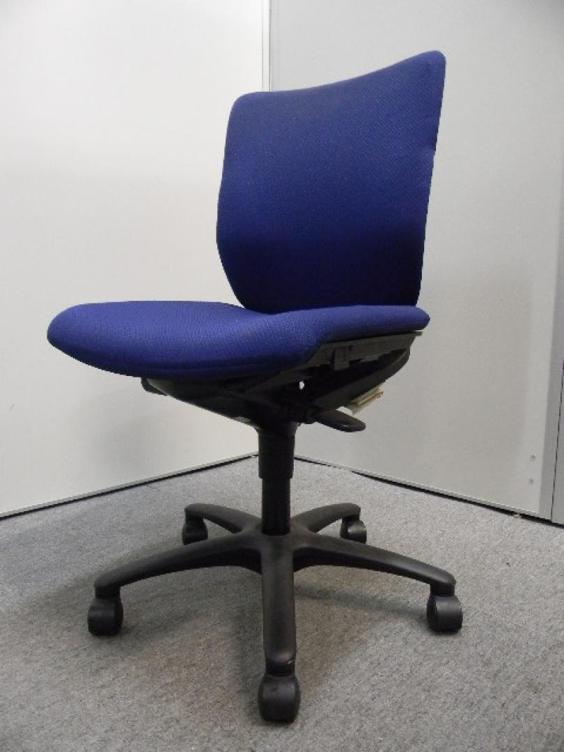肘無しチェア　人気シリーズのブルー色です！
                        アドフィット（ADFIT)シリーズ
                                    中古
            