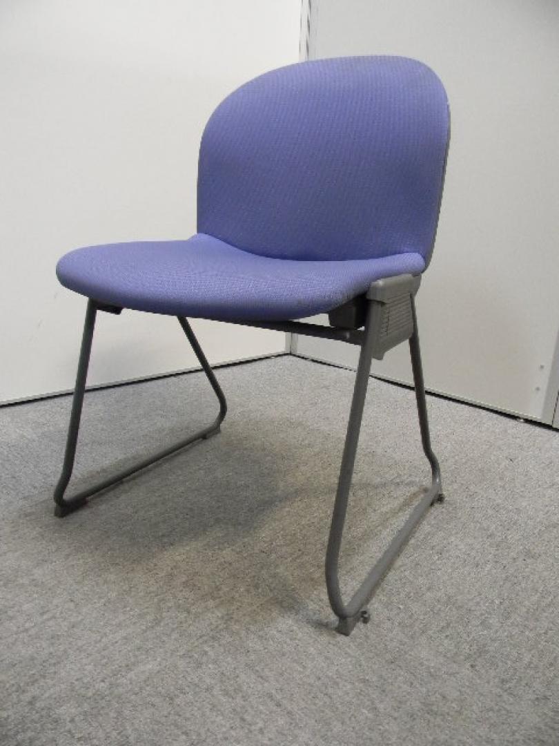コクヨ製のスタッキングチェアを入荷！布張りの青色です！
                        
                                    中古
            