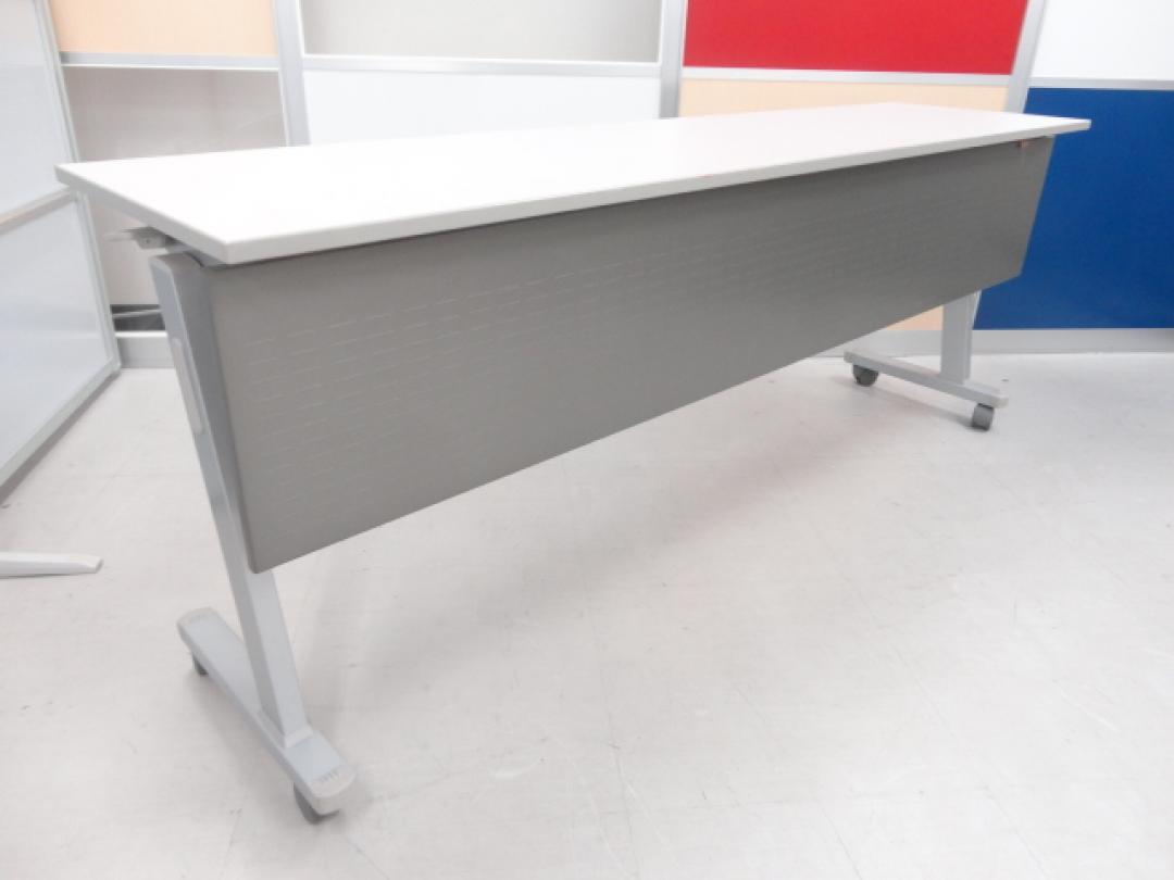 セミナー・会議用｜サイドスタックテーブル｜人気サイズ・状態良好
                        
                                    中古
            