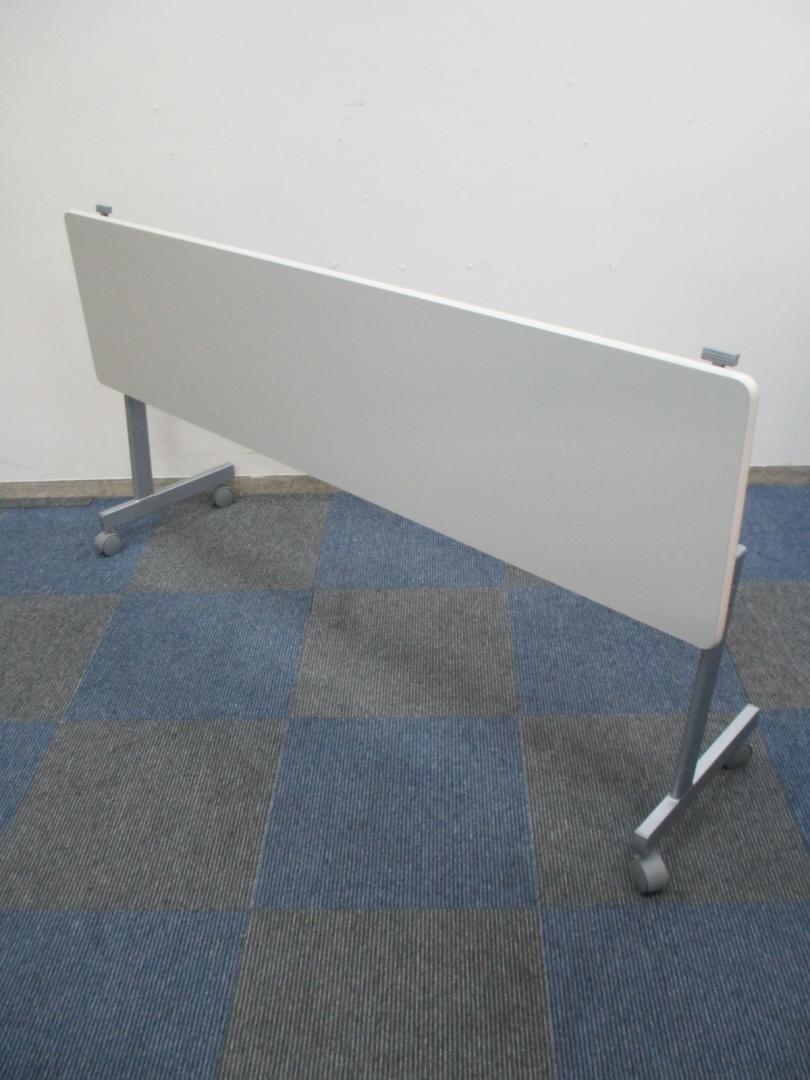 【限定6台】スタックテーブル【キャスター付き】【中古　会議用テーブル】
                        
                                    中古
            