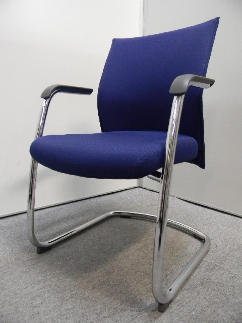 ミーティングチェア 肘付　ビジターチェア〜洗練されたスリムなデザイン〜【中古　オフィス家具　チェア　イス】
                        エクサージュ
                                    中古
            