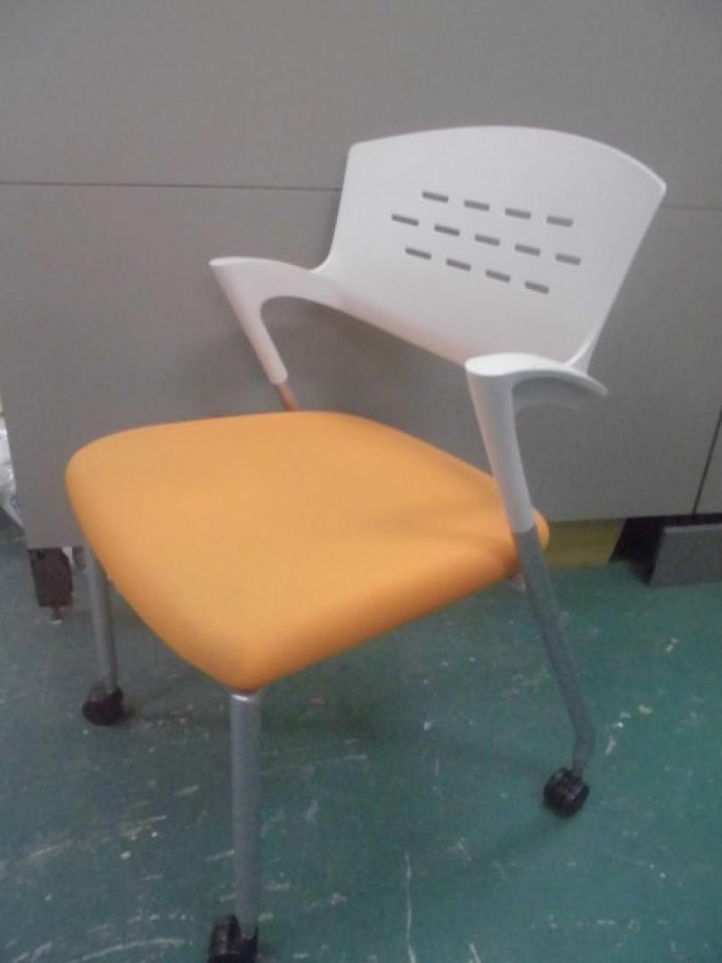 スタッキングチェア/イトーキ製/カクタスSCチェア
                        カクタスSCチェア
                                    中古
            