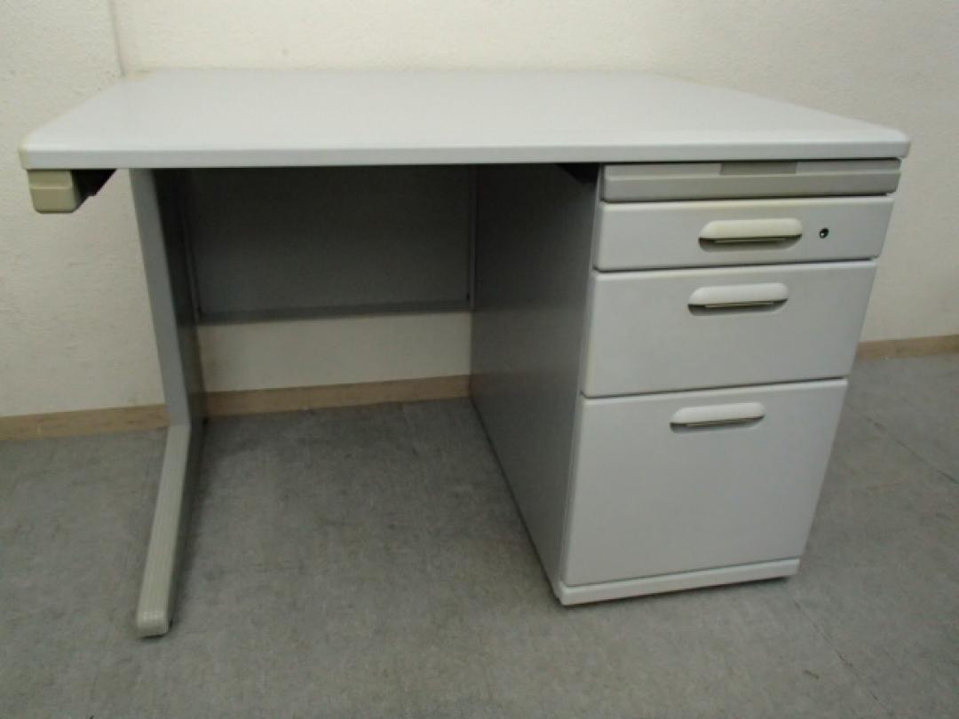 片袖デスク｜イトーキ製｜引き出しなし｜日焼け有り｜【おつとめ品】
                        CR
                                    中古
            