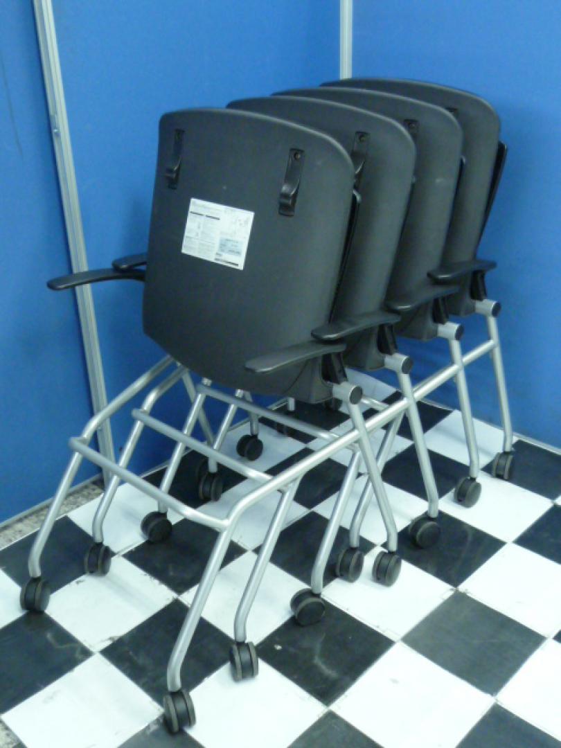 【状態良好】肘付きネスティングチェアセット■ブラック■省スペース■会議・催事用に【会議チェア】【セット商品】
                        グラータ
                                    中古
            