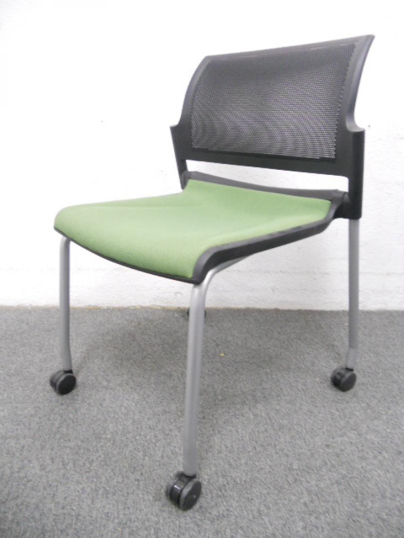 ■スタッキングチェア　■水平スタックも可能！　■グリーン　■ウチダ（UCHIDA） ■ネスティングチェア
                        
                                    中古
            