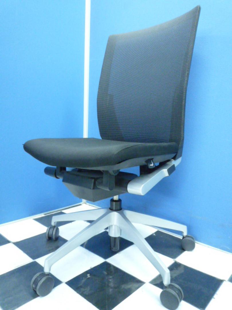 【高級チェア】ハイバック肘なしチェア■メッシュチェア■ブラック■シルバーフレーム
                        ヴェントチェア
                                    中古
            