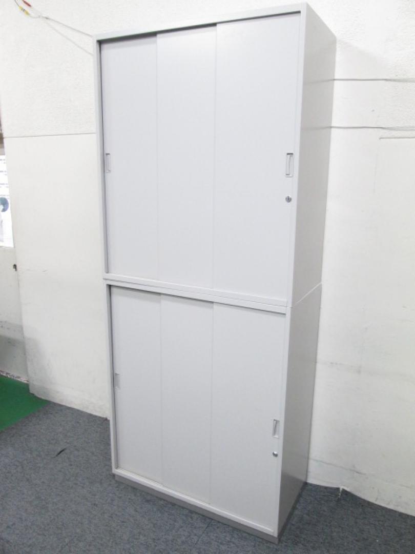 【引違い上下書庫が入荷しました】上下ともに3枚戸の為、ファイル等が取り出しやすいです
                        シンライン
                                    中古
            