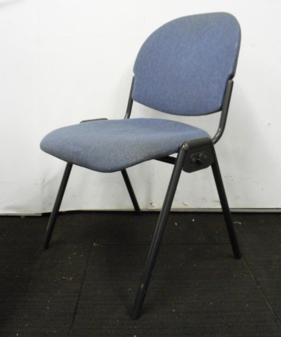 【おつとめ品】スタッキングチェア　会議用チェア　背もたれ上部の生地に若干破れがあるものがございます。プラスチック部分が割れているものがございます【ロット】
                        
                                    中古
            