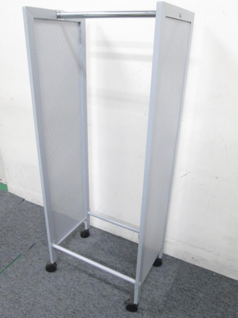 【パネル付コートハンガー】キャスター付
                        
                                    中古
            