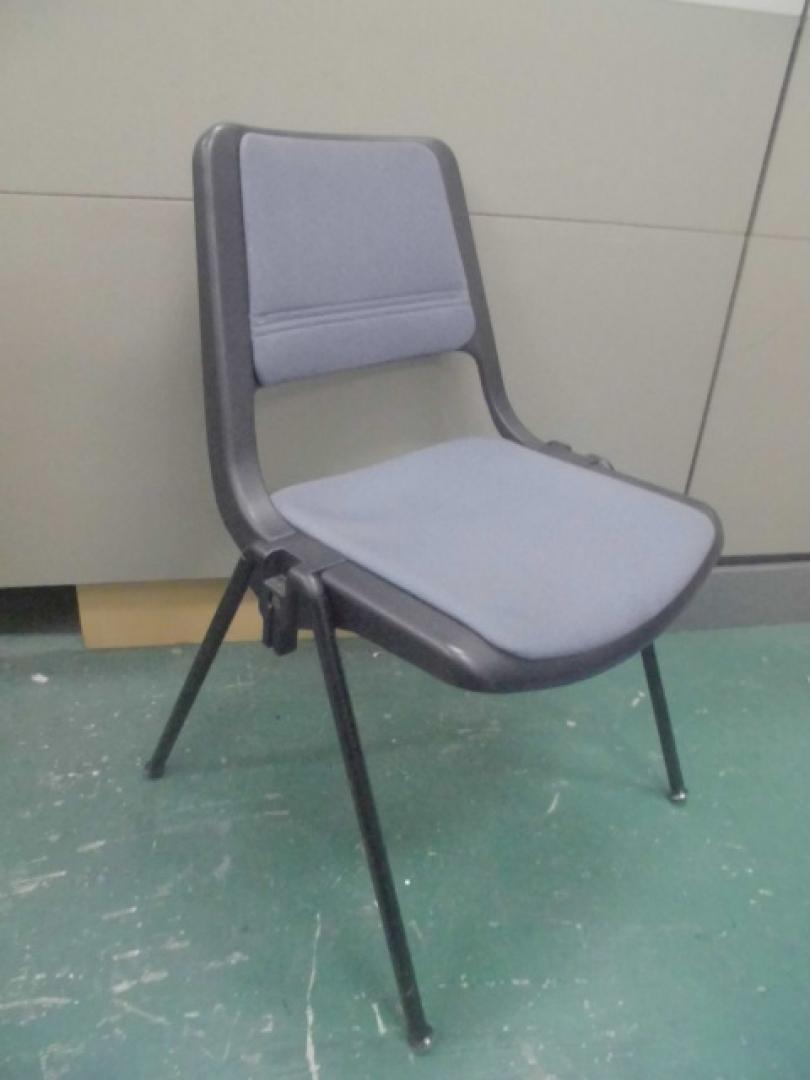 スタッキングチェア/イトーキ製/重ねて収納可能です！
                        宴会用スタッキングチェアシリーズ
                                    中古
            