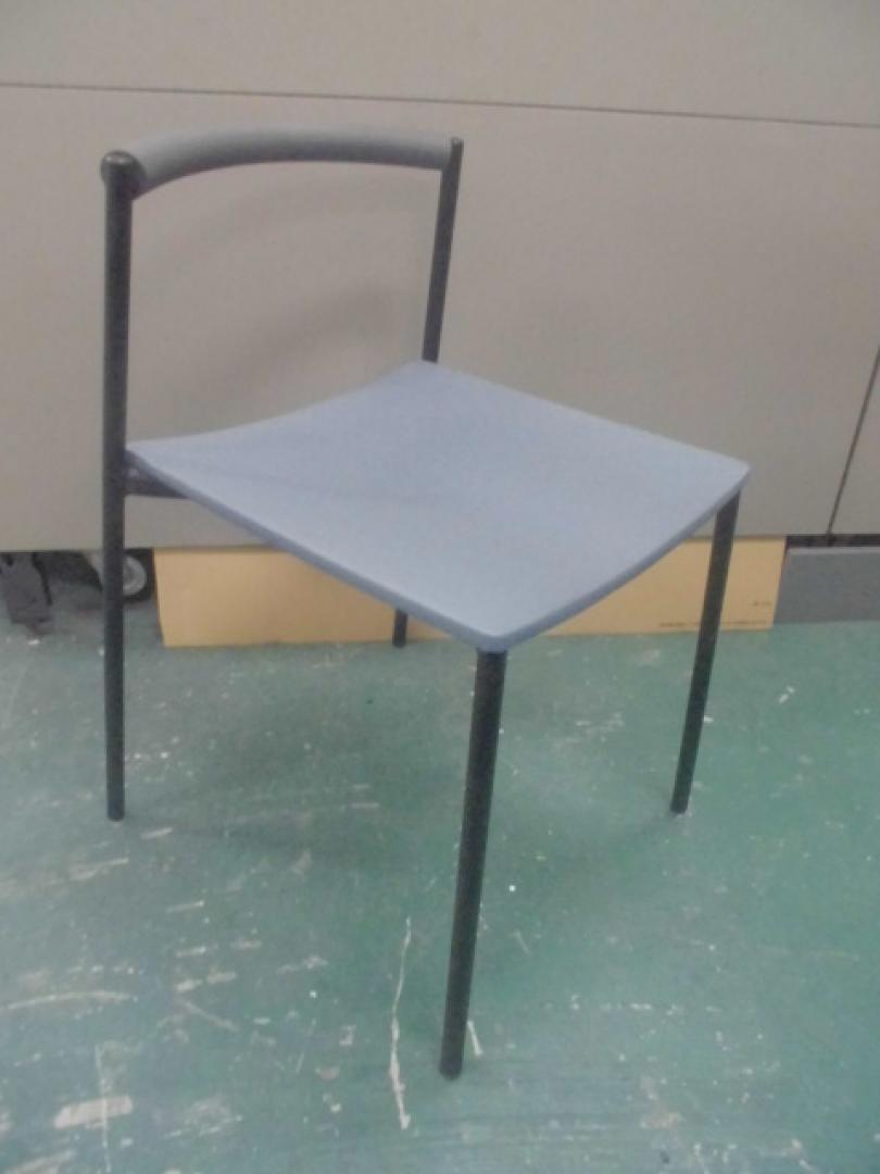 会議に最適なスタッキングチェアです！
                        
                                    中古
            