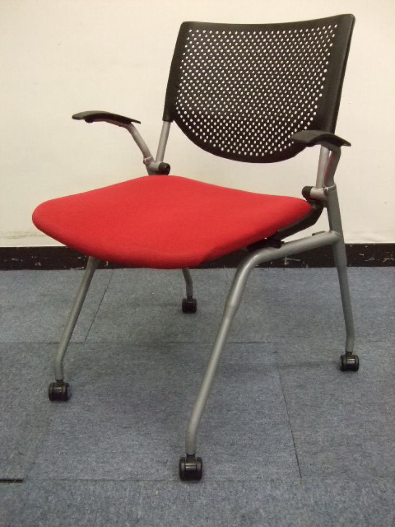 デザイン・機能性抜群！　オカムラ製ネスティングチェア！
                        プロスタック
                                    中古
            