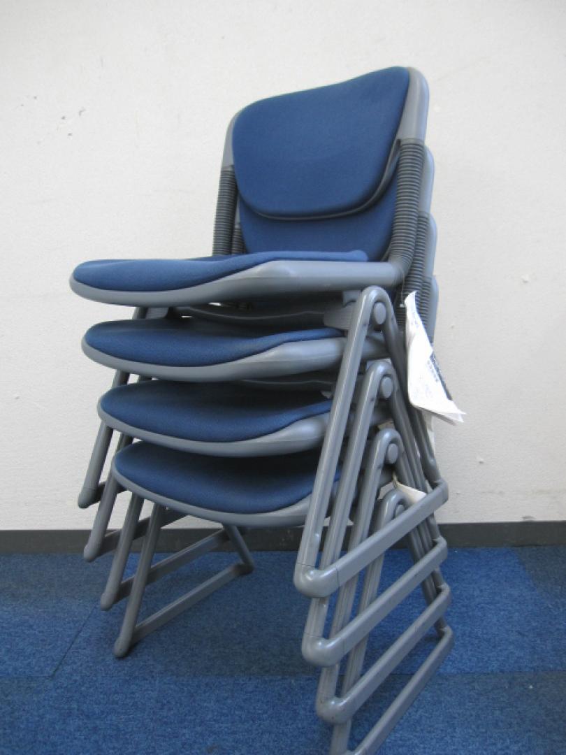 【状態良好】ミーティングチェアなのに背もたれと座面がシンクロロッキングができる優れもの。４脚１セット【スタッキングチェア】
                        バーテブラ（vertebra）
                                    中古
            