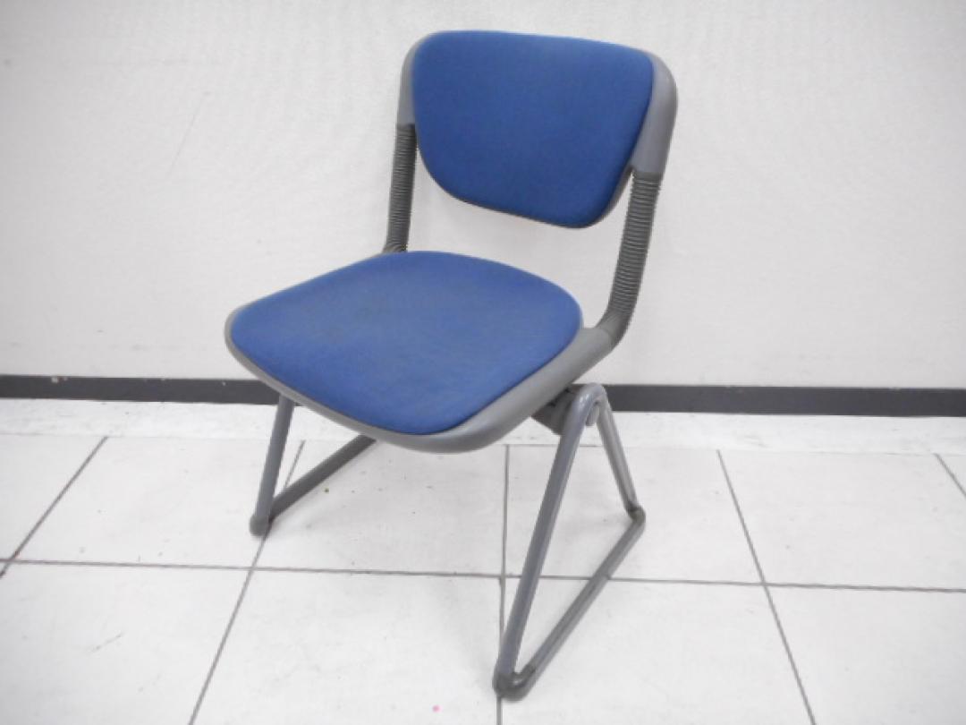 スタッキングチェア　ブルー
                        バーテブラ
                                    中古
            