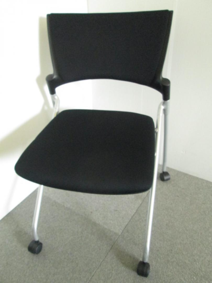 イトーキ製　ネスティングチェア　ブラック
                        
                                    中古
            