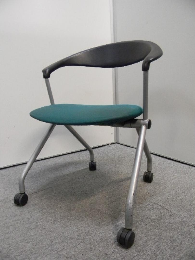 ネスティングチェア　キャスター付き　スタック可能
                        
                                    中古
            