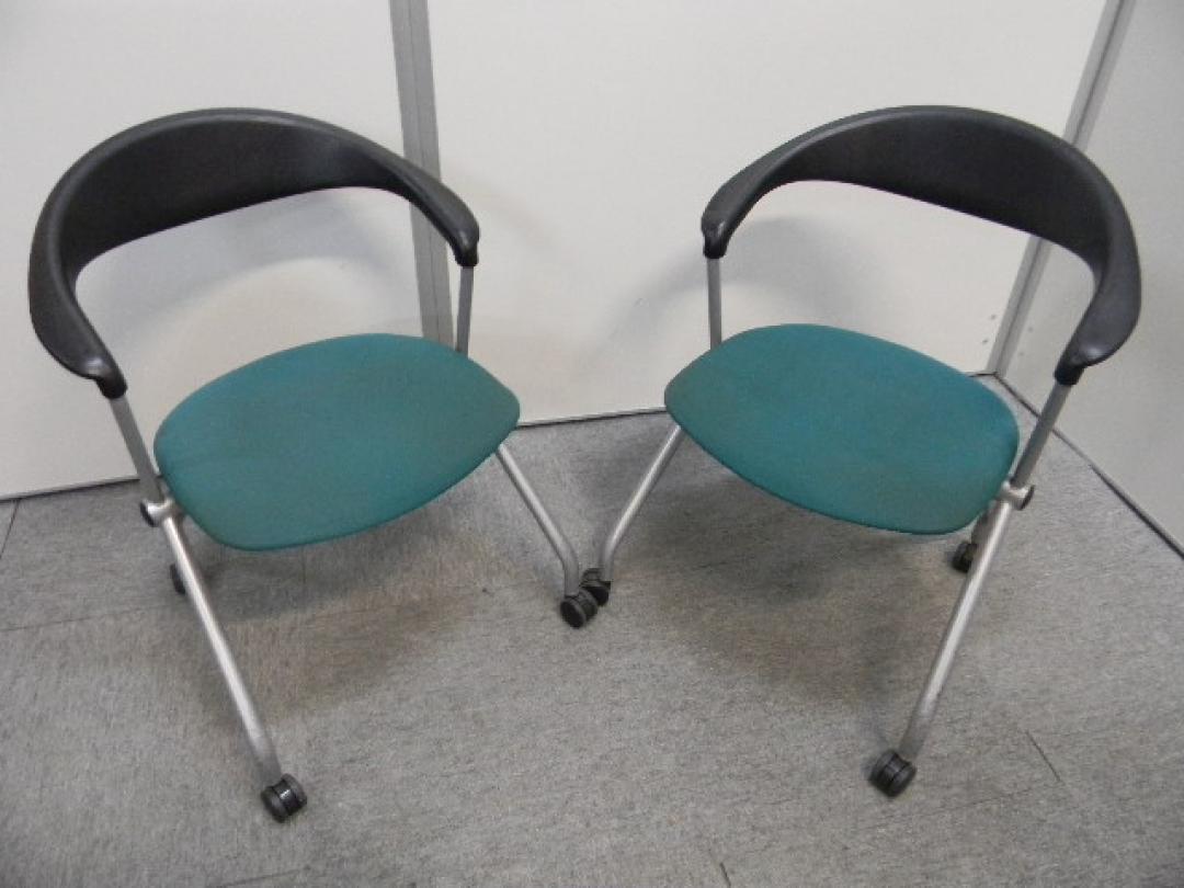 【セット商品】ネスティングチェア　キャスター付き　スタック可能
                        
                                    中古
            