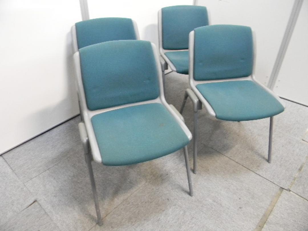 【セット商品】スタッキングチェア　４脚セット　スタック可能
                        
                                    中古
            