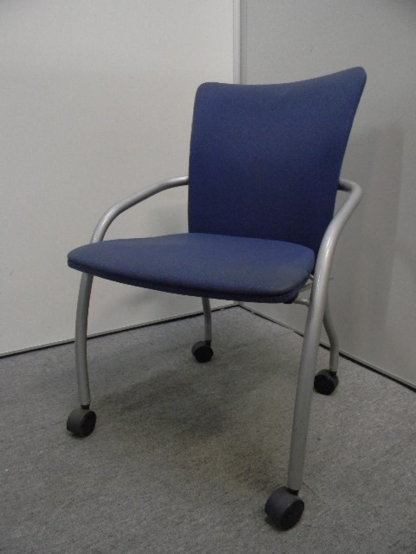 キャスター付き　座面稼働タイプ　１脚限定
                        
                                    中古
            