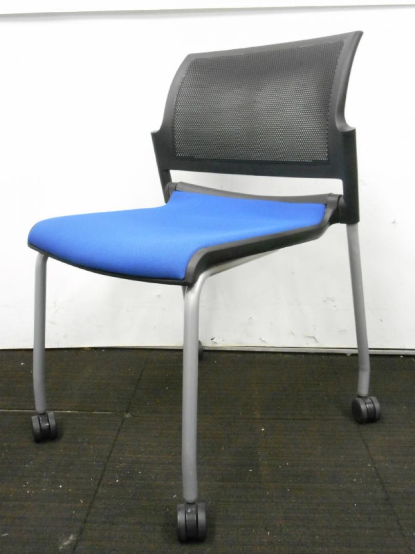 【10脚入荷！状態良好】内田洋行製　ネスティングチェア　キャスター付き　スタッキングチェア　ブルー【中古オフィス家具　会議用チェア】【ロット】
                        ミーティングチェア　FM-310Nシリーズ
                                    中古
            