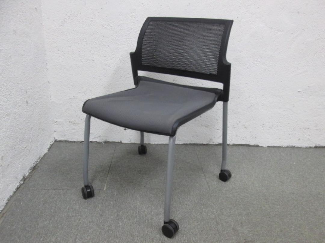 内田洋行製　スタッキングチェア　【ネスティングもできる2WAY仕様】
                        
                                    中古
            