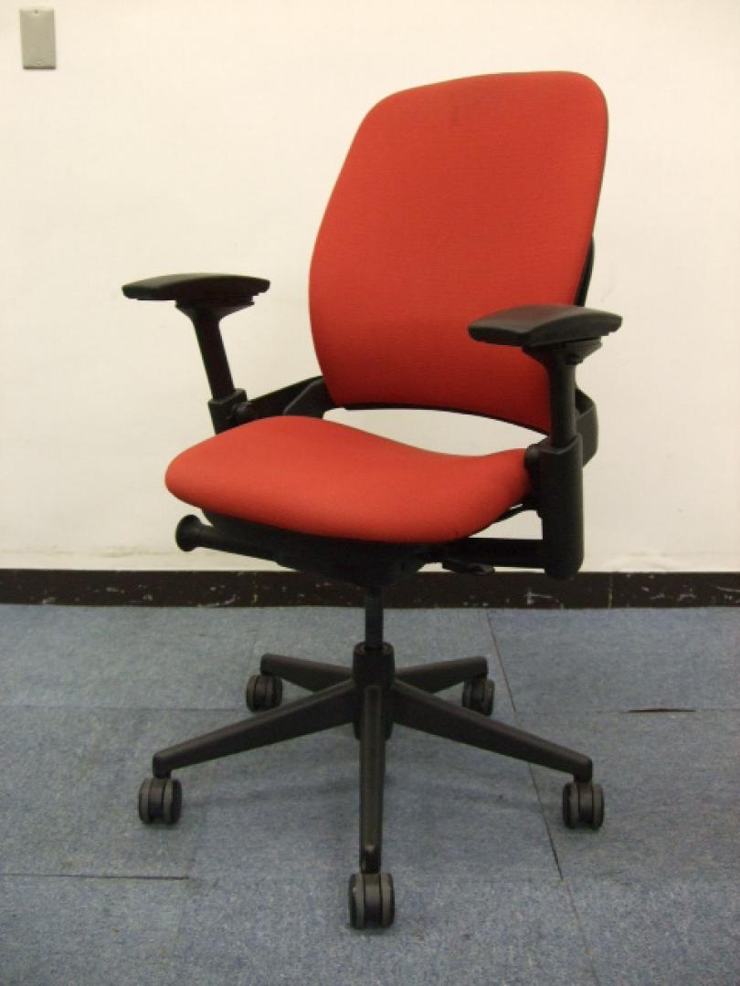 【高級チェア】【値下げしました！】【数揃います！】高級チェアの王道が入荷致しました！抜群の座り心地があなたを魅了致します。
                        Leapチェア
                                    中古
            