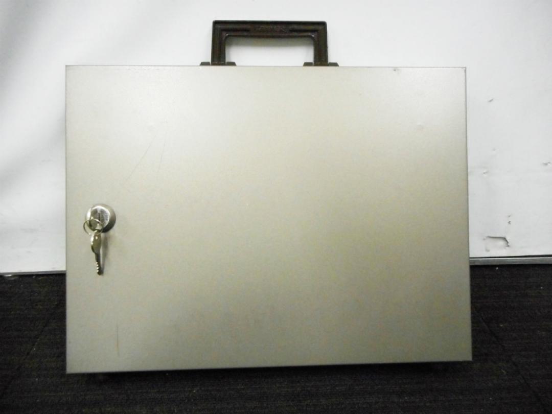 TANNER(田邊金属工業) キーボックス　キーケース　マイホルダーない部分ところが2か所ございます【中古オフィス家具】
                        
                                    中古
            