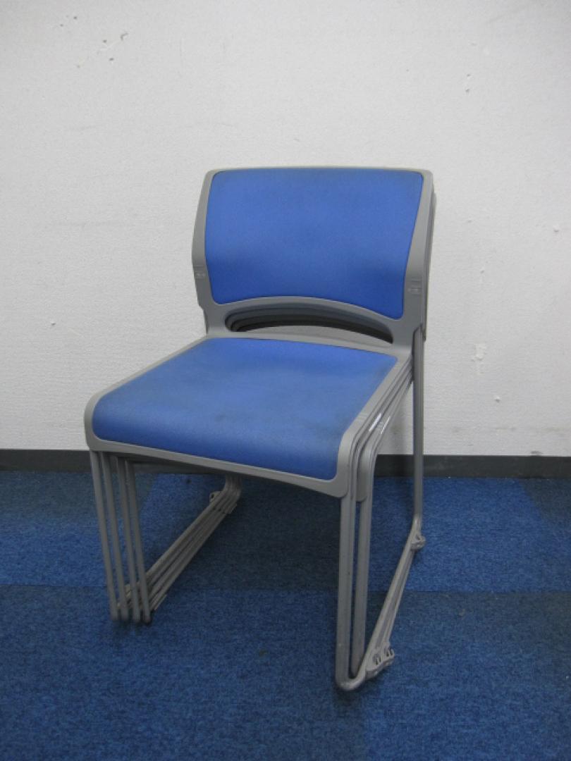 【オフィス家具】スタックチェア４脚１セット　【ロット品】座面等汚れがありますが、クリーニングして出荷いたします。【おつとめ品】
                        
                                    中古
            
