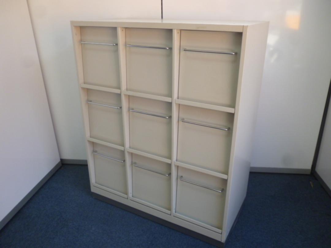 【コクヨ製】【雑誌架】【ニューグレー】
                        
                                    中古
            