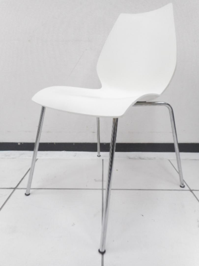 スタッキングチェア■ホワイト【国産メーカー】
                        
                                    中古
            