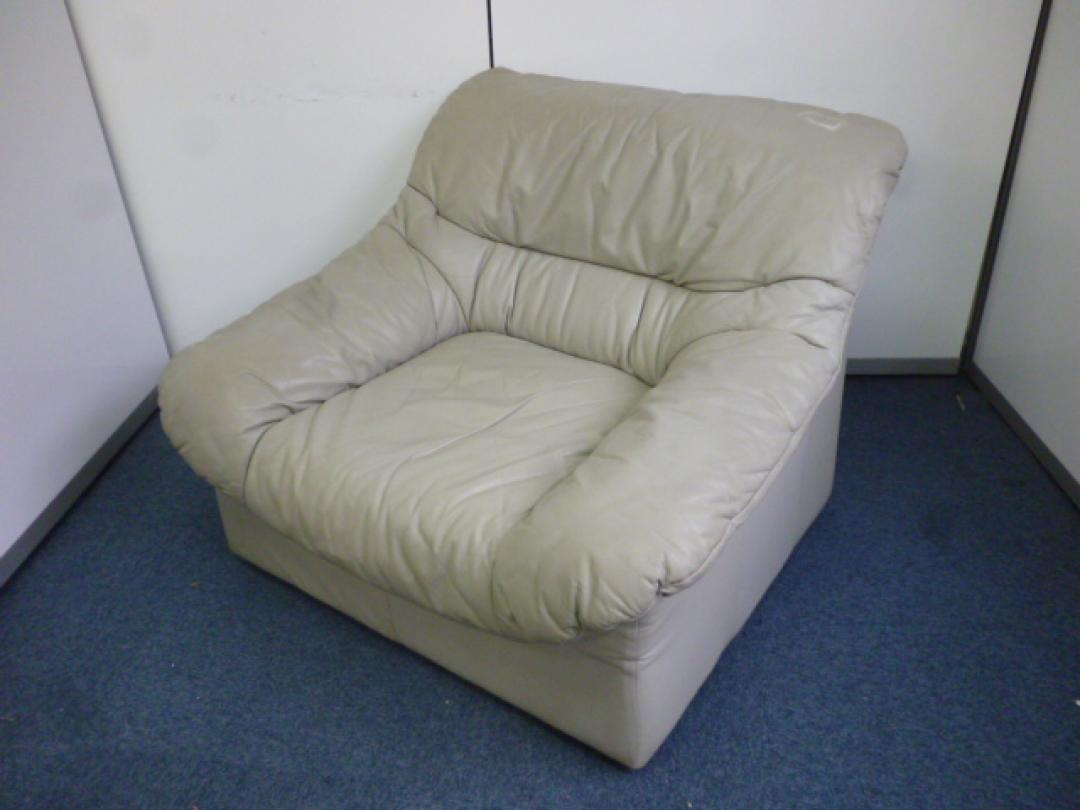 【おつとめ品】【その他メーカー】【１人用ソファ】【アイボリー】
                        
                                    中古
            