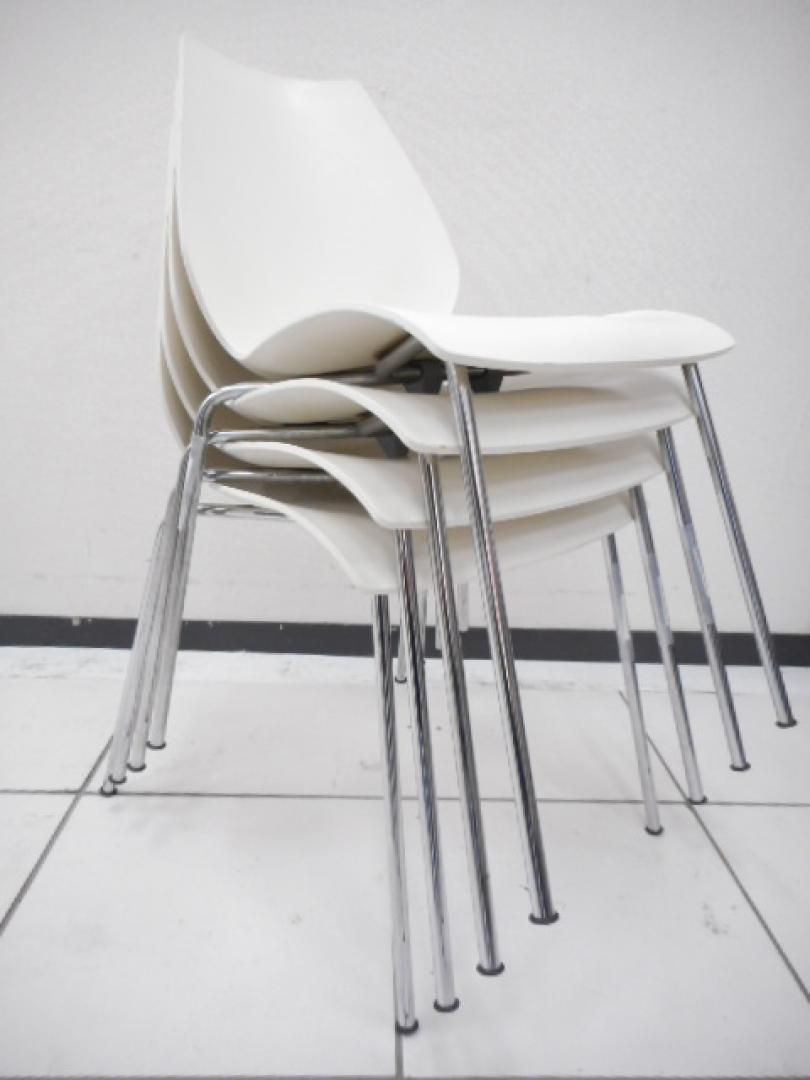 【4脚セット】スタッキングチェア■オカムラ製・ホワイト
                        
                                    中古
            
