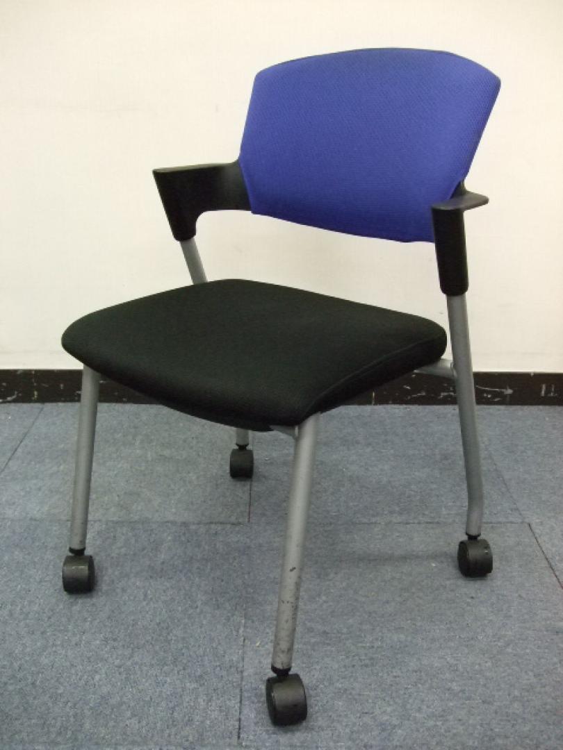 [状態良好】定番！キャスター付きミーティングチェア！【ラスト１脚】
                        プロッティ
                                    中古
            