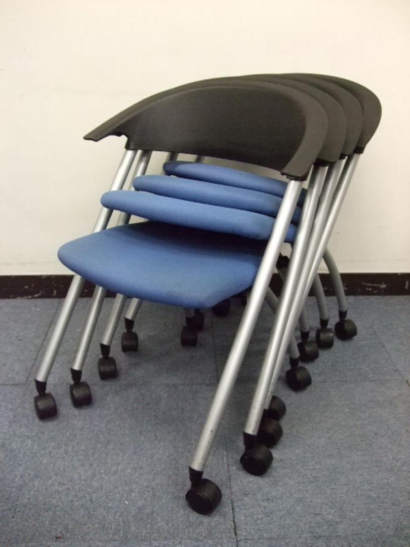 平行スタックチェアをお得な4脚セットでご提供！！テーブルと一緒にいかがでしょうか？
                        会議用イス　280シリーズ
                                    中古
            