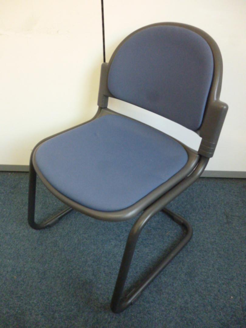 【プラス製】【ミーティングチェア】【紫】
                        
                                    中古
            